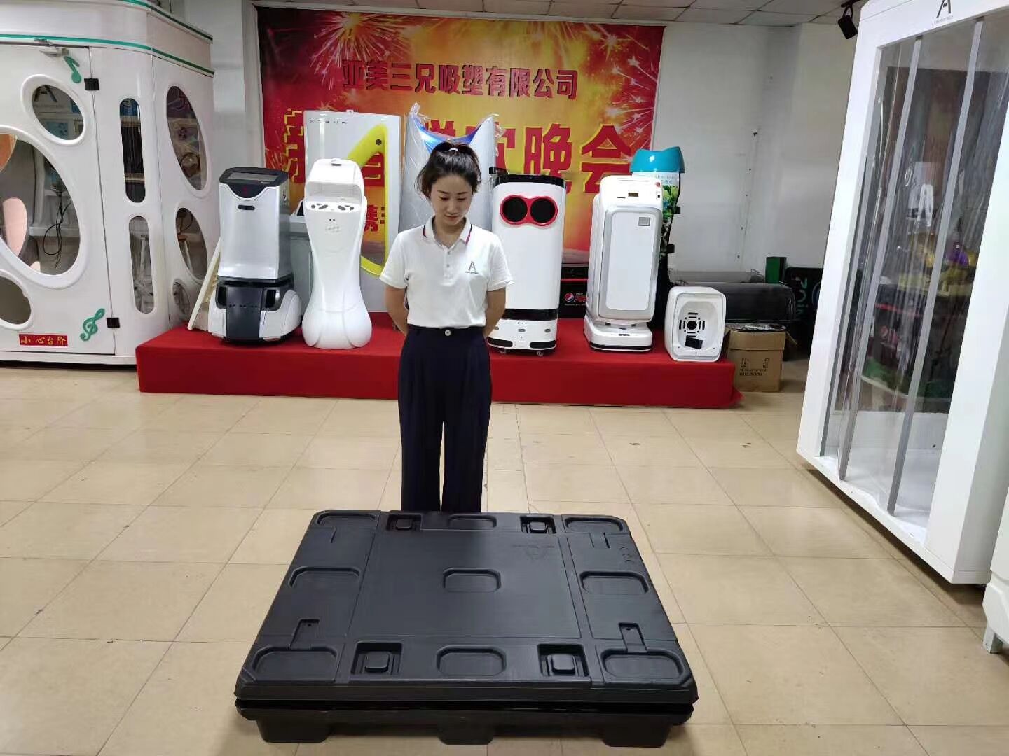 折疊好的圍板箱節(jié)省空間便于收儲(chǔ)存